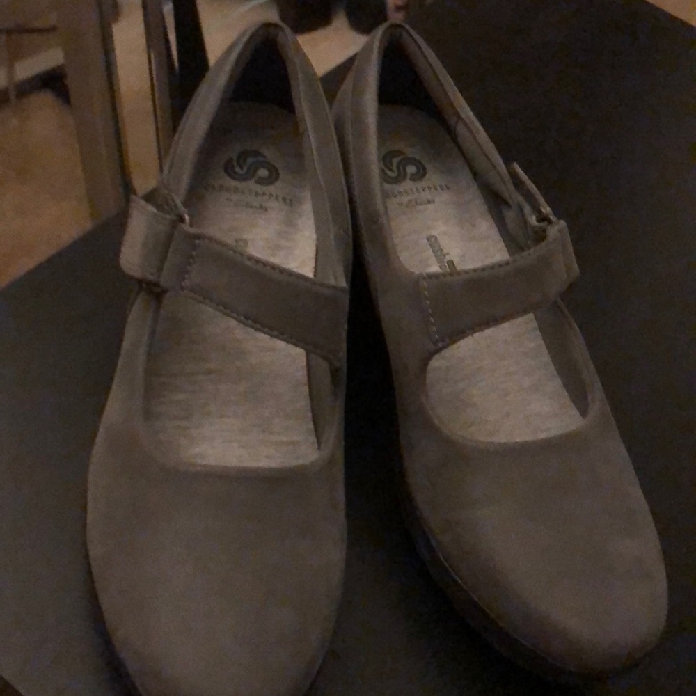Shoes - Picture 4 of 6